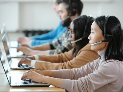 Answering incoming calls in contact center